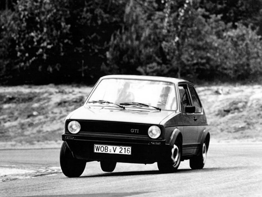  Volkswagen Golf GTi 3-Door 1976 года  (фото 8 из 16)